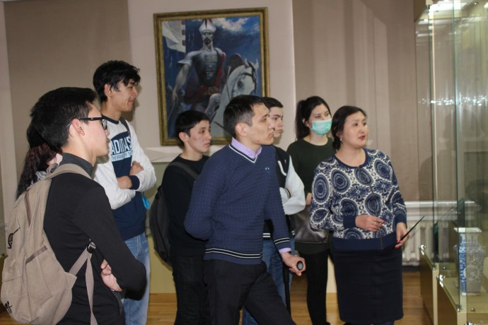 Студенты Кокшетауского университета им. Абая Мырзахметова в Акмолинском областном музее 3 Студенты Кокшетауского университета им. Абая Мырзахметова в Акмолинском областном музее 3