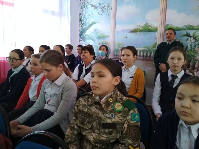 6 февраля 2020 года в рамках культурно-образовательного проекта "Week of history" сотрудник отдела археологии Акмолинского областного историко-краеведческого музея Половцев Максим Юрьевич провел лекцию на тему "Реконструкция одежды бронзового века" для учащихся Аккольской средней школы акимата Зерендинского района 5 6 февраля 2020 года в рамках культурно-образовательного проекта "Week of history" сотрудник отдела археологии Акмолинского областного историко-краеведческого музея Половцев Максим Юрьевич провел лекцию на тему "Реконструкция одежды бронзового века" для учащихся Аккольской средней школы акимата Зерендинского района 5