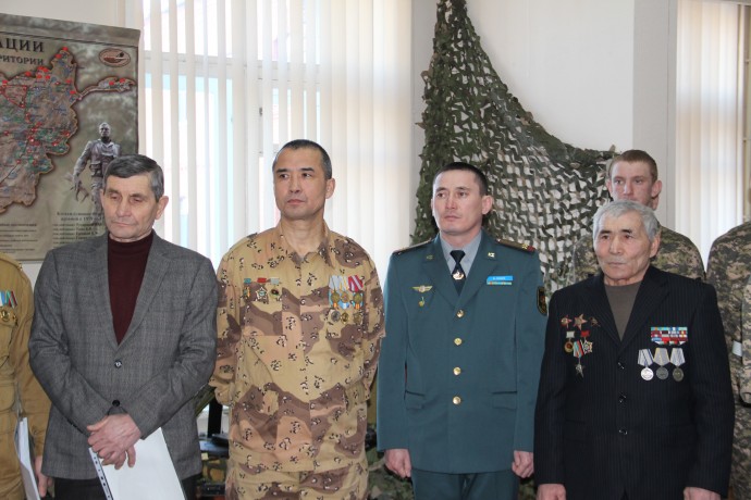 15 февраля 1989 года последняя колонна ограниченного контингента советских войск была выведена из Афганистана. С тех пор эта дата ежегодно отмечается, как день окончания необъявленной, но жестокой войны. 7 15 февраля 1989 года последняя колонна ограниченного контингента советских войск была выведена из Афганистана. С тех пор эта дата ежегодно отмечается, как день окончания необъявленной, но жестокой войны. 7