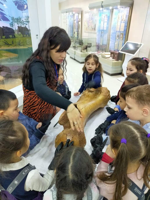 Ученики первых классов, участвующие в программе "Каникулы без гаджетов" образовательного центра StartУм успешно прошли музейный квест "Седьмой элемент" 4 Ученики первых классов, участвующие в программе "Каникулы без гаджетов" образовательного центра StartУм успешно прошли музейный квест "Седьмой элемент" 4