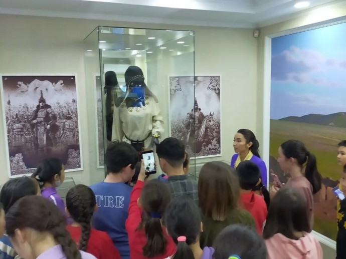 Балаларды қолдау жылы аясында Ұлыстың Ұлы мерекесі Әз Наурыз қарсаңында, «Живые уроки» жобасы шеңберінде Зеренді ауданының 60 жуық мектеп оқушылары Ақмола облыстық музейлеріне экскурсияға келді 2 Балаларды қолдау жылы аясында Ұлыстың Ұлы мерекесі Әз Наурыз қарсаңында, «Живые уроки» жобасы шеңберінде Зеренді ауданының 60 жуық мектеп оқушылары Ақмола облыстық музейлеріне экскурсияға келді 2