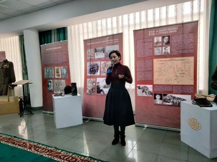 «Көкшетау - Қазақстанның 2021 жылғы мәдени астанасы» жобасы аясында 29 сәуір күні «Көкшетау» мәдениет сарайында Кеңес Одағының батыры Мәлік Ғабдуллиннің Мәскеу түбіндегі жасаған ерлігінің 80 жылдығына арналған «Ерлікке тағзым» атты көрмесі өтті 4 «Көкшетау - Қазақстанның 2021 жылғы мәдени астанасы» жобасы аясында 29 сәуір күні «Көкшетау» мәдениет сарайында Кеңес Одағының батыры Мәлік Ғабдуллиннің Мәскеу түбіндегі жасаған ерлігінің 80 жылдығына арналған «Ерлікке тағзым» атты көрмесі өтті 4