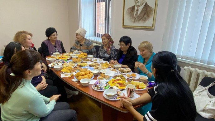 Музейімізге көп жылдар арнаған, оның дамуына үлес қосқан ардагерлерге даналық мен мейірімділік мерекесіне орай құрмет көрсетіліп, жылы жүздесу болды! 0 Музейімізге көп жылдар арнаған, оның дамуына үлес қосқан ардагерлерге даналық мен мейірімділік мерекесіне орай құрмет көрсетіліп, жылы жүздесу болды! 0