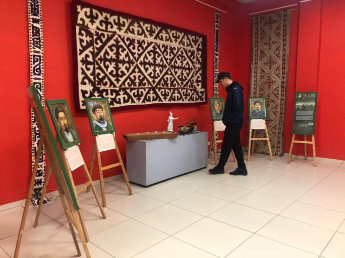 Құрметті оқырмандар, бұл суретте Павлодар қаласы "Ертіс" музейінде "Атбасар - атамекенім" атты көшпелі көрмесі көрсетілген 4 Құрметті оқырмандар, бұл суретте Павлодар қаласы "Ертіс" музейінде "Атбасар - атамекенім" атты көшпелі көрмесі көрсетілген 4