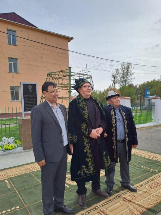 КЕНЕСАРЫ ХАНҒА АРНАЛҒАН ЕСКЕРТКІШ ТАҚТА ОРНАТЫЛДЫ 3 КЕНЕСАРЫ ХАНҒА АРНАЛҒАН ЕСКЕРТКІШ ТАҚТА ОРНАТЫЛДЫ 3